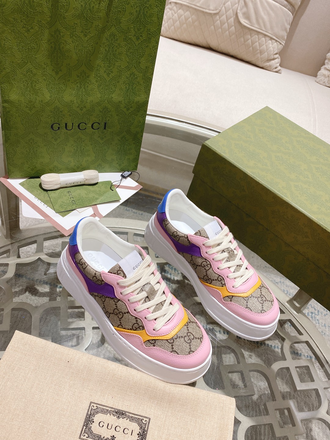 Gucci Vintage-Inspired Leather Sneakers/Flat Shoes