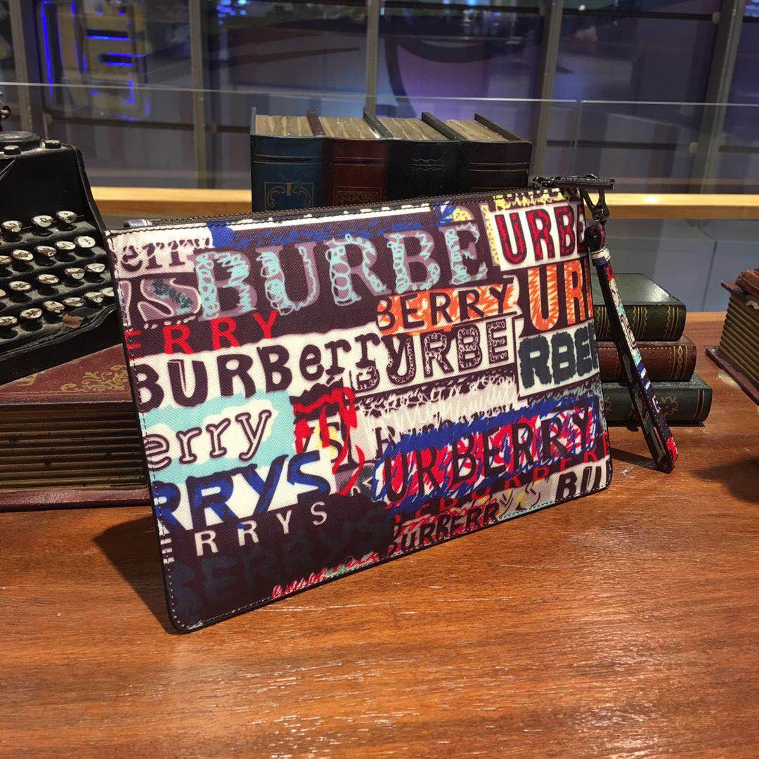 Burberry Classic and Popular Handheld Bag