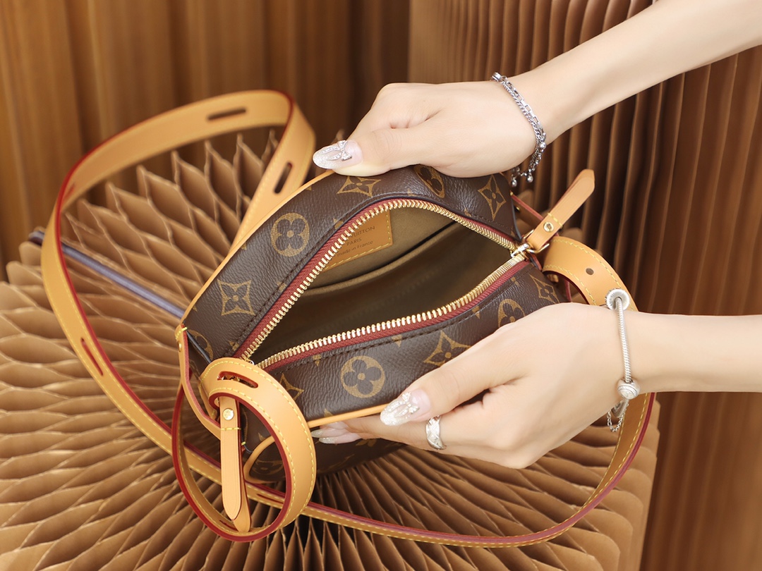 Louis Vuitton Classic Vintage-Inspired Round Bag