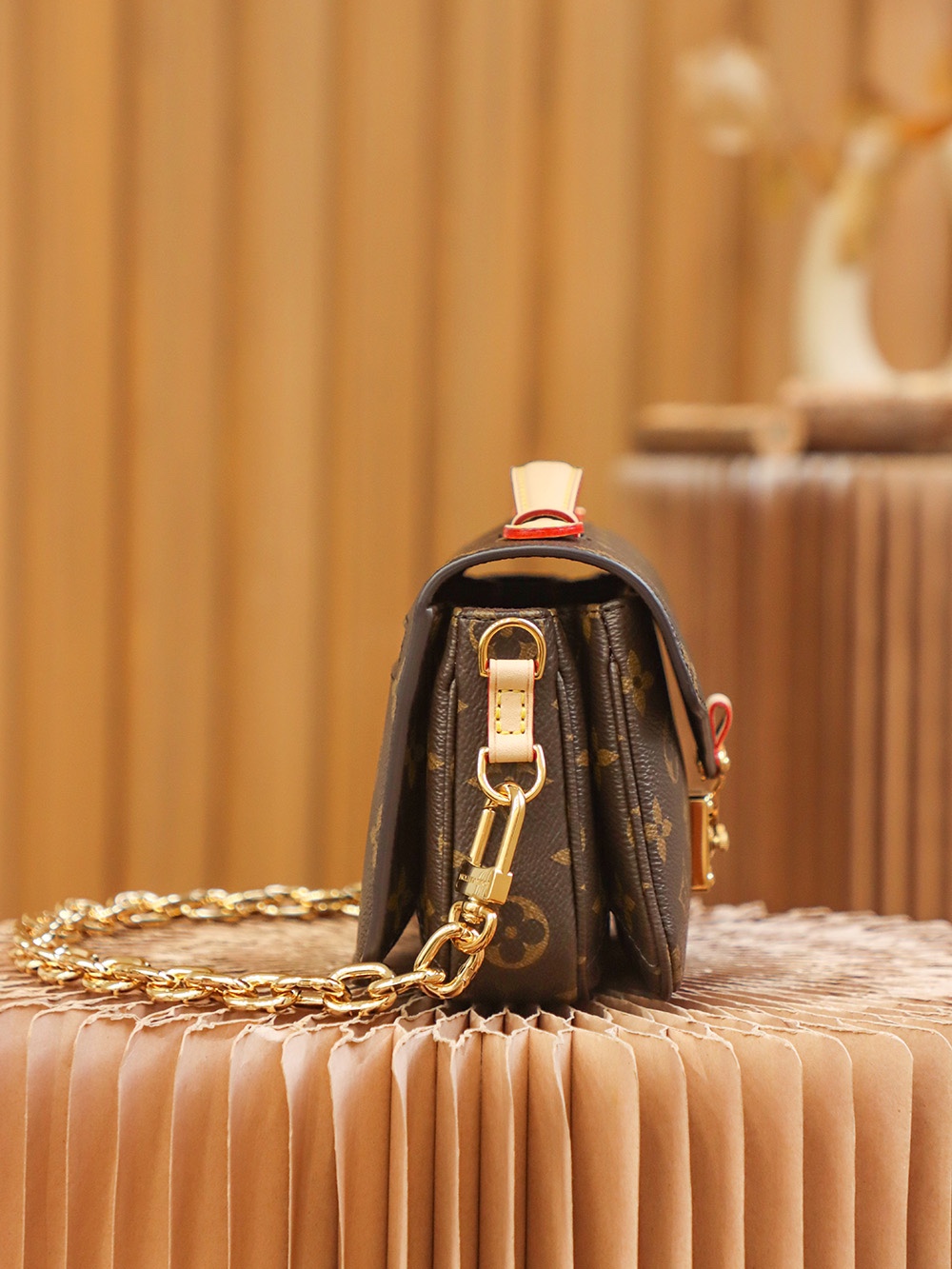 Louis Vuitton Classic Vintage-Inspired Crossbody/Shoulder Bag