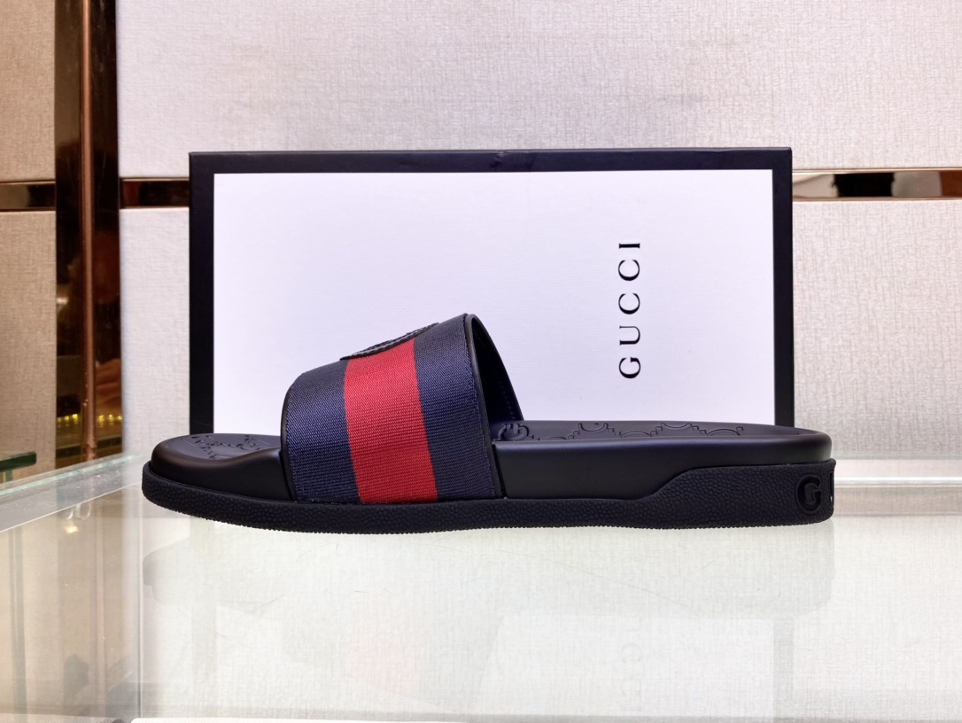 Gucci Vintage Print Flat Slippers