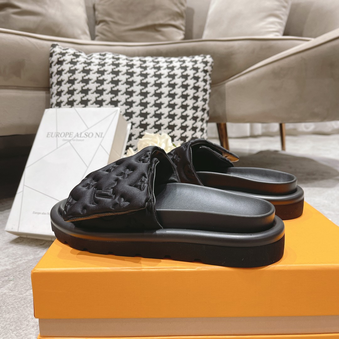 LV Fashionable Classic Versatile Leather Slippers