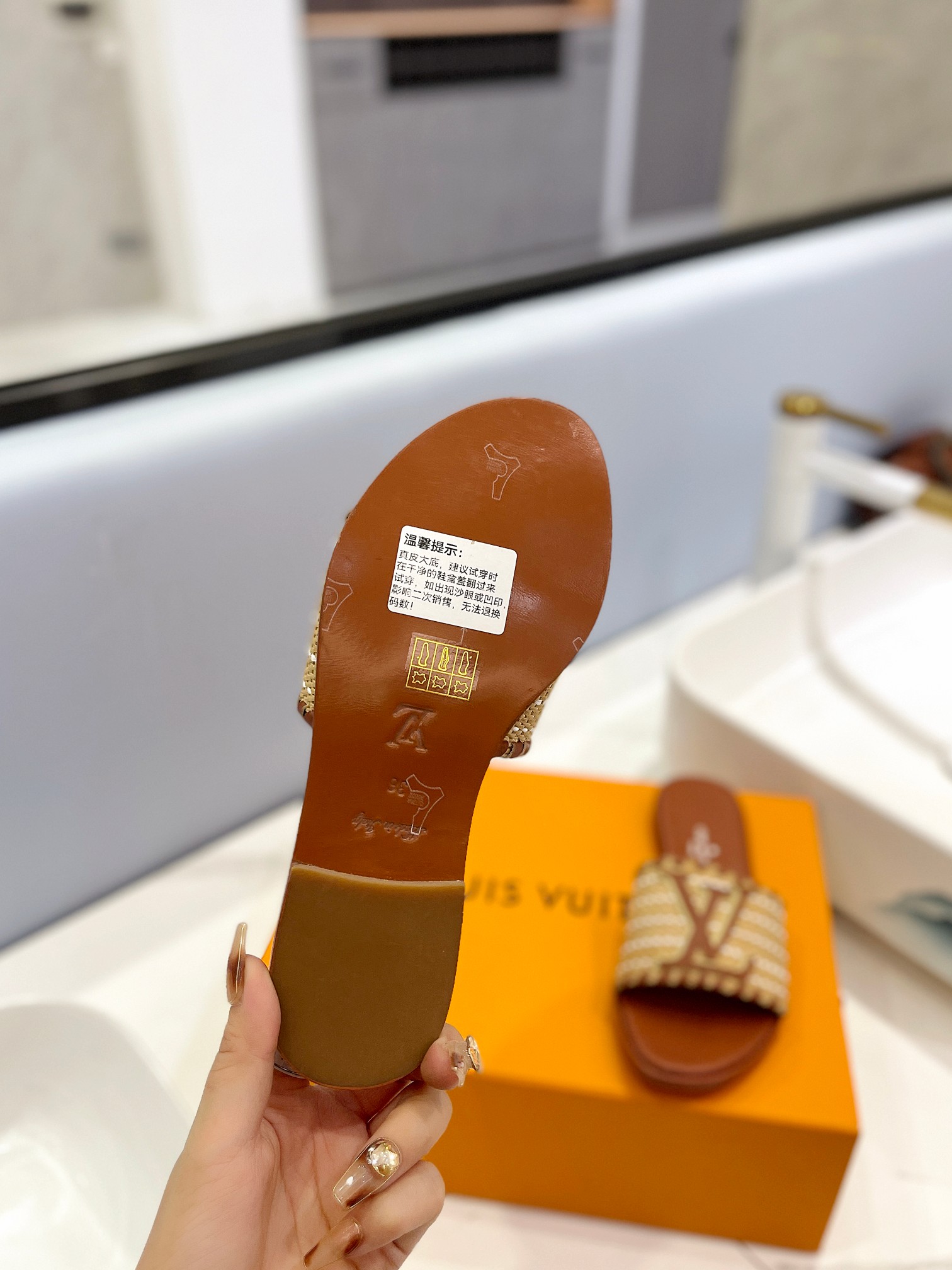LV Resort-Style Flat Slippers
