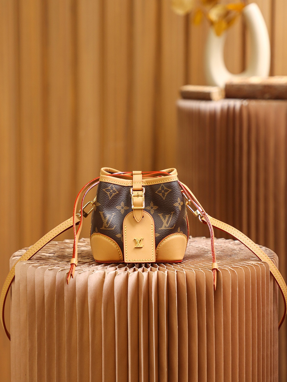 Louis Vuitton Versatile Bucket Bag with Handle and Strap