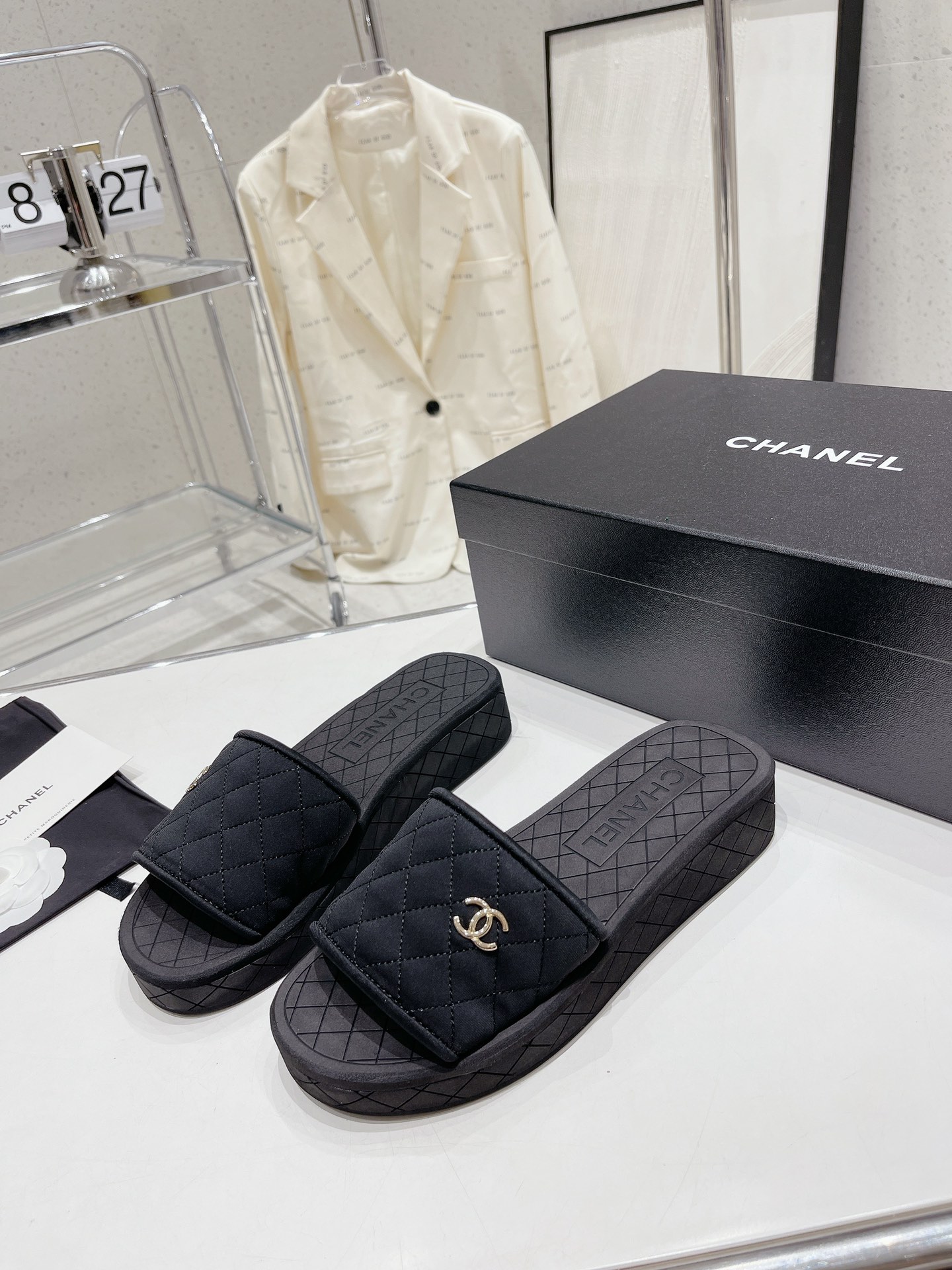 Chanel Black Classic Versatile Slippers
