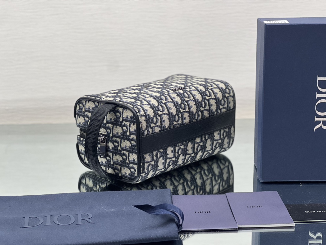 DIOR Lingot Toiletry Bag