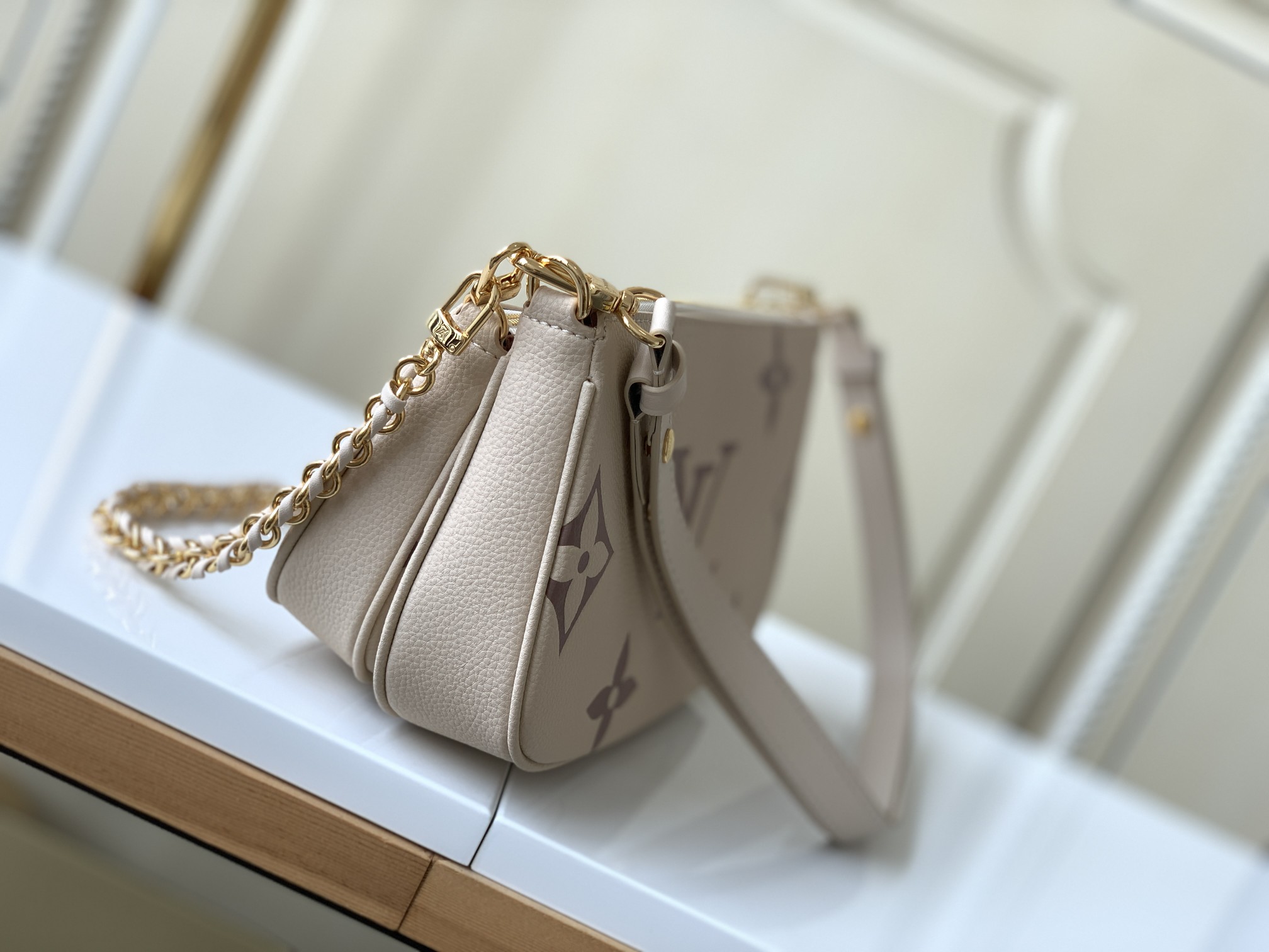 Louis Vuitton Classic Vintage-Inspired Crossbody/Shoulder Bag