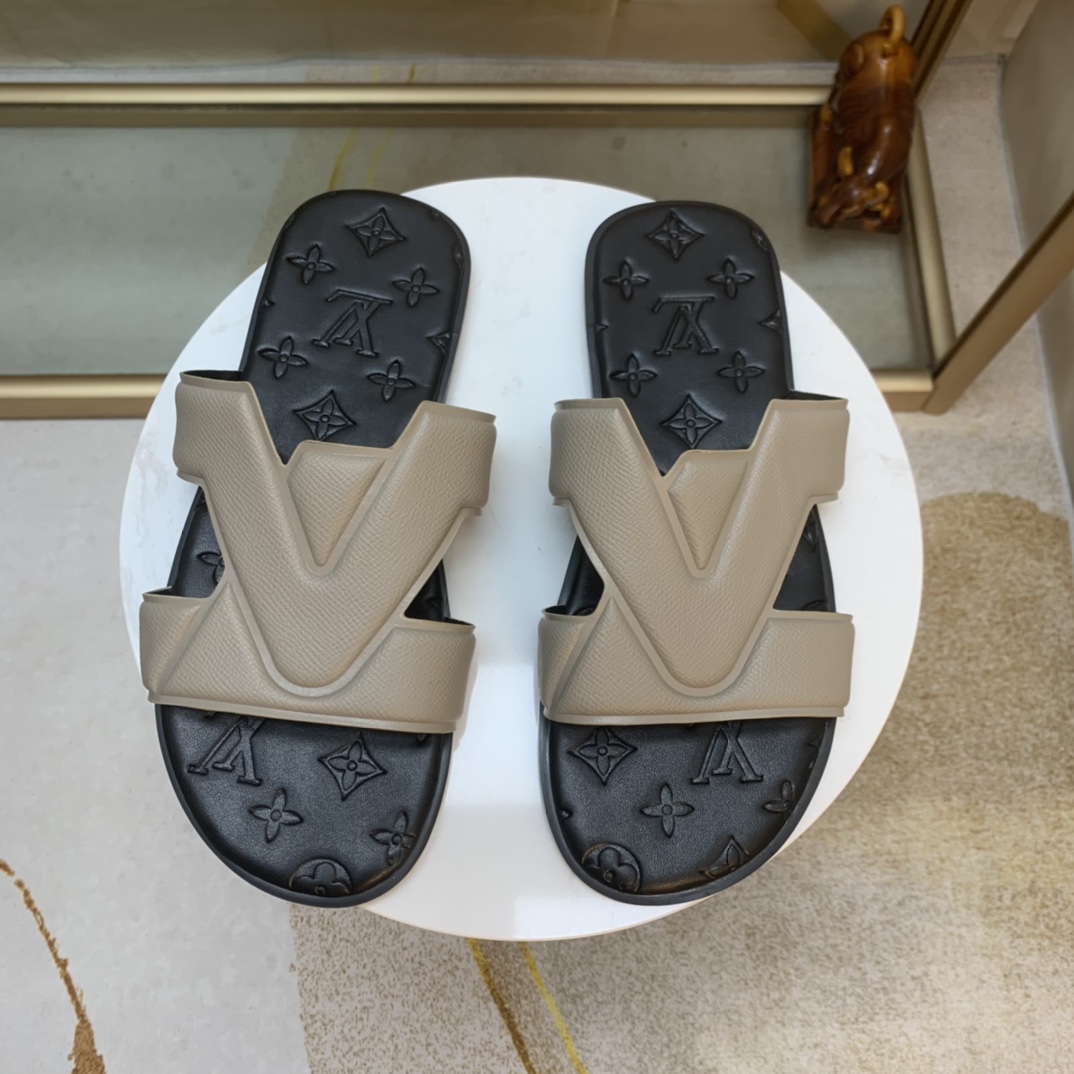 LV Fashionable Classic Versatile Leather Slippers