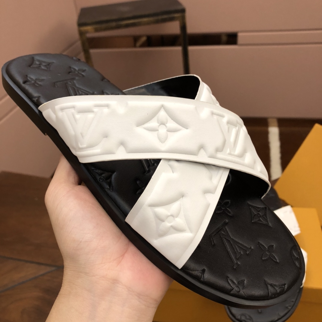 LV Fashionable Classic Versatile Leather Slippers