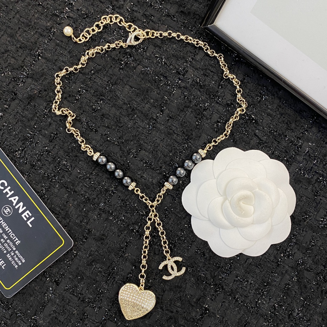 Chanel Gradient Diamond Heart Pearl Necklac