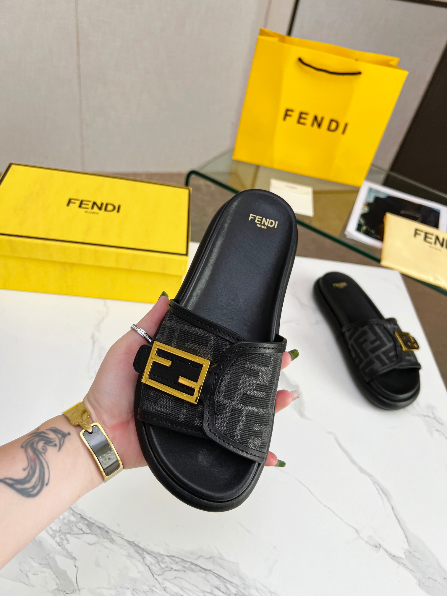 FENDI Casual Slippers