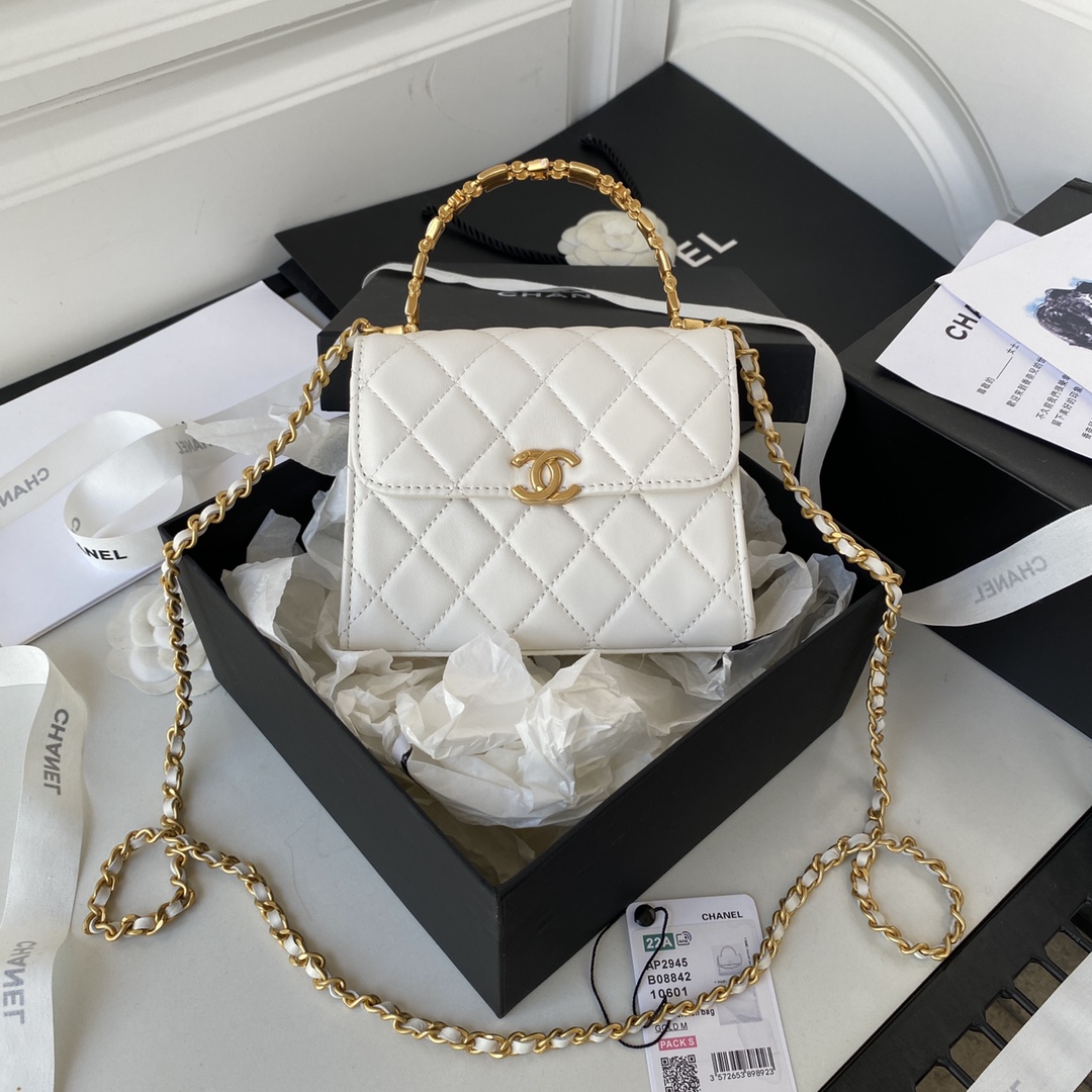 Chanel Elegant Lady's White Leather Handbag
