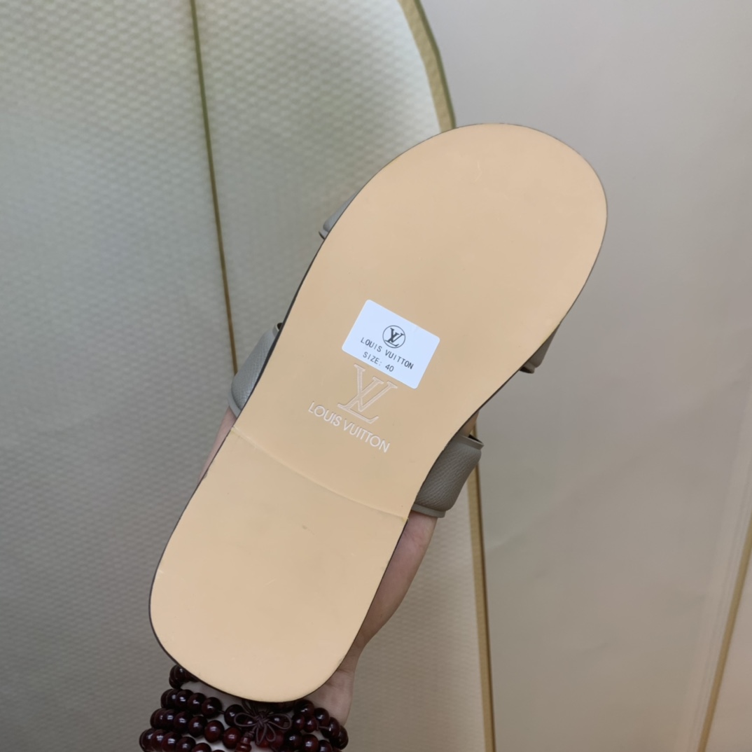 LV Fashionable Classic Versatile Leather Slippers