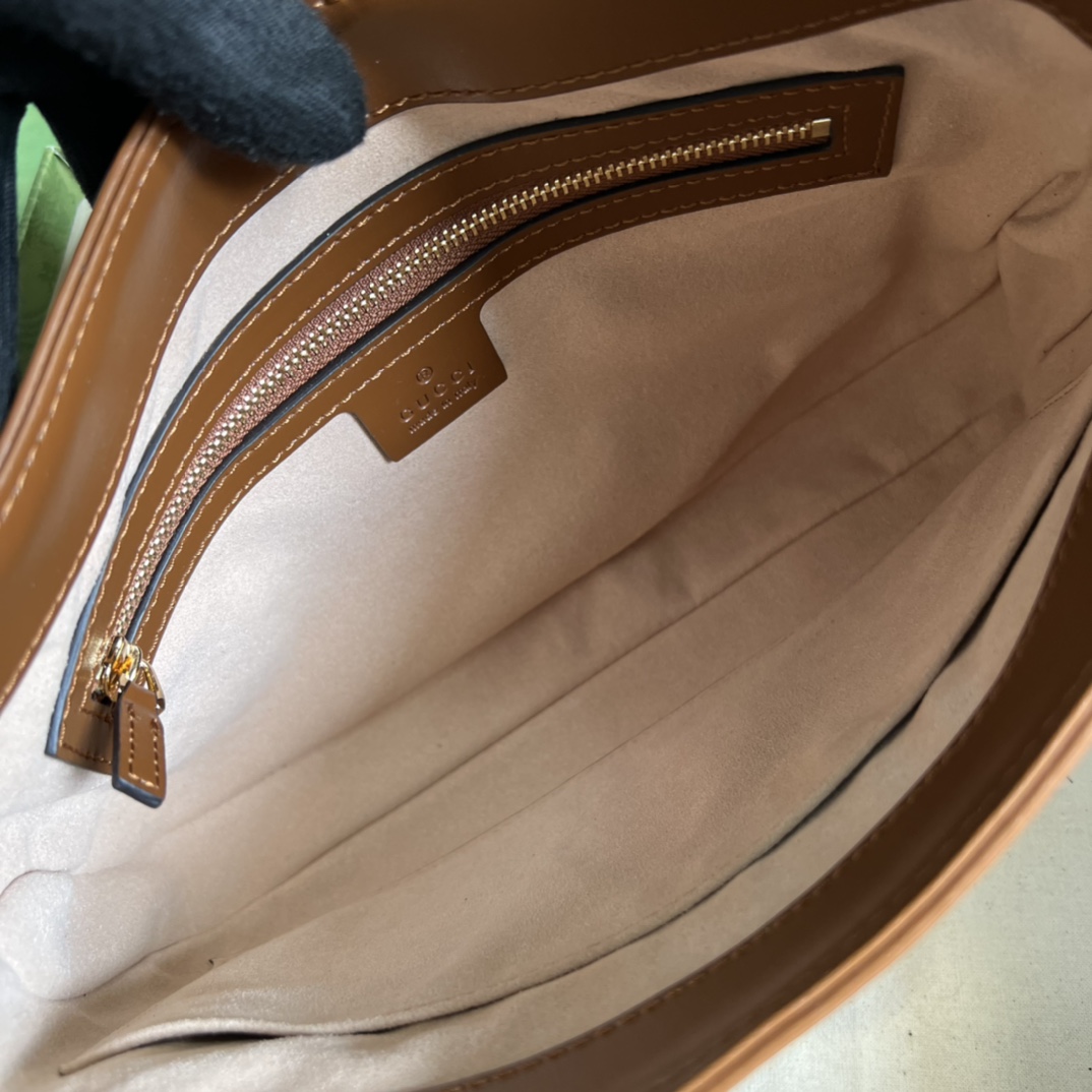 Gucci Classic Vintage Leather Underarm Handbag with Modern Touch