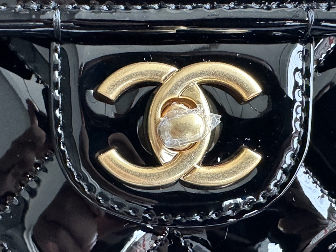 Chanel Large Caviar Leather Messenger Bag