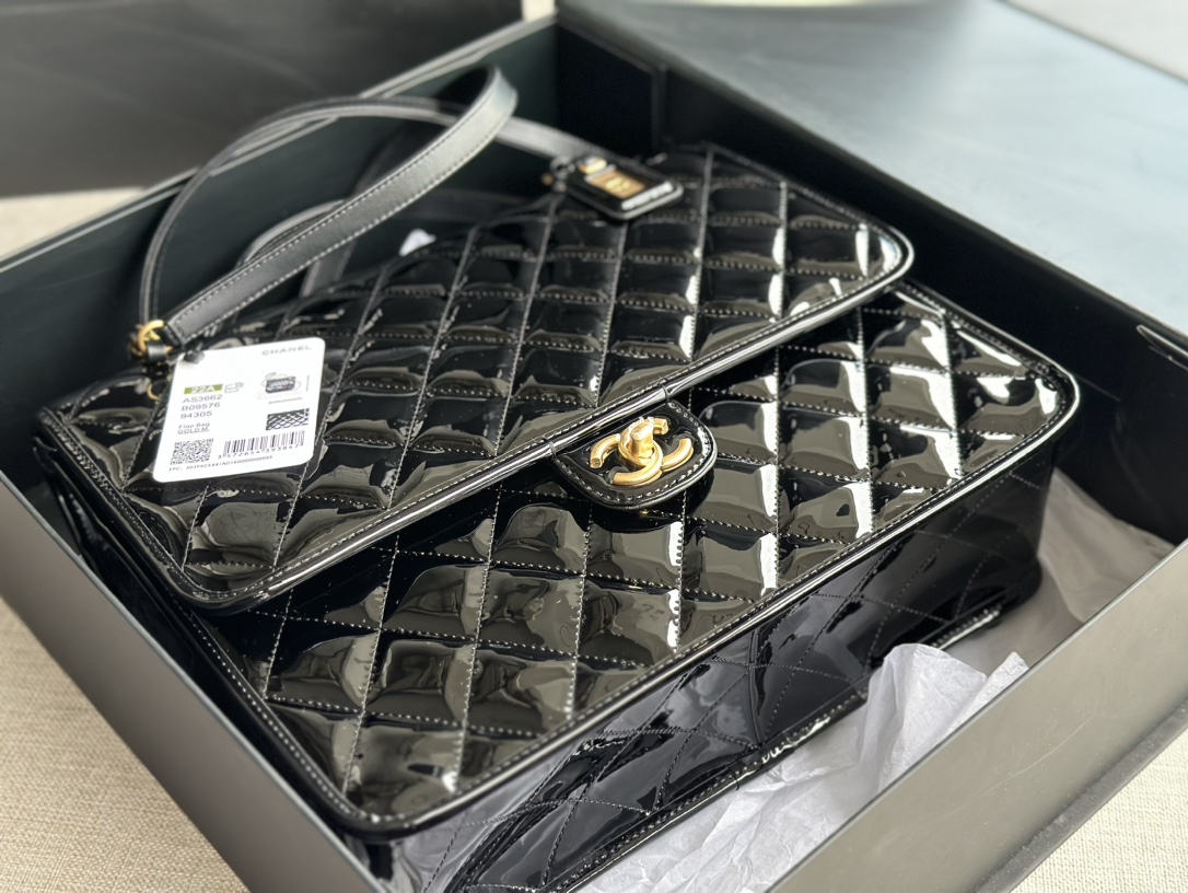 Chanel Large Caviar Leather Messenger Bag