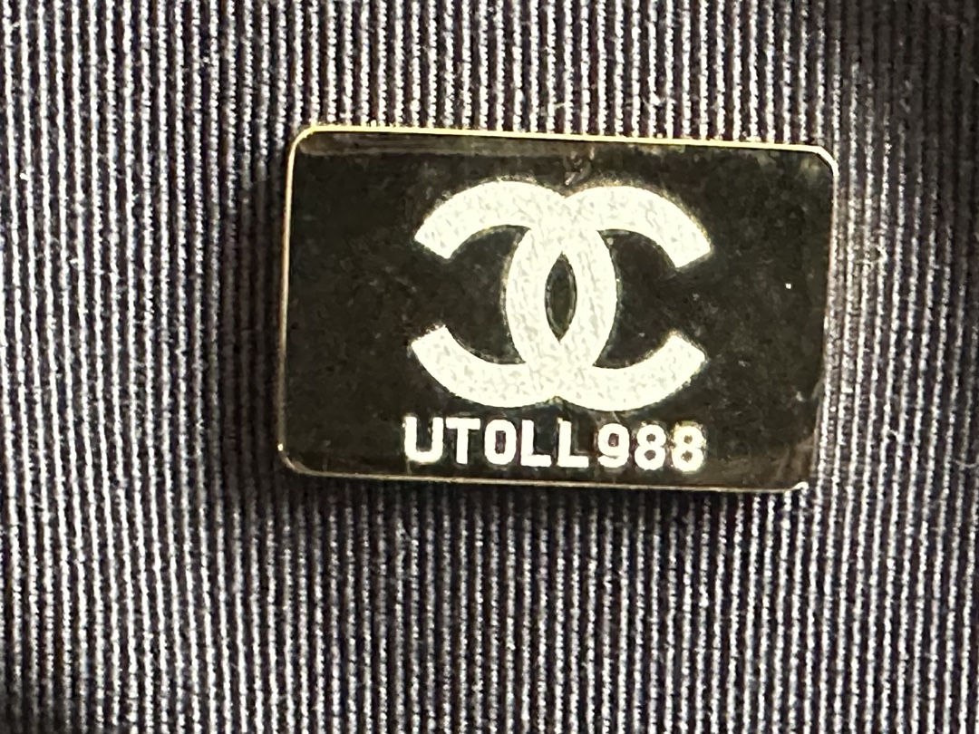 Chanel Large Caviar Leather Messenger Bag