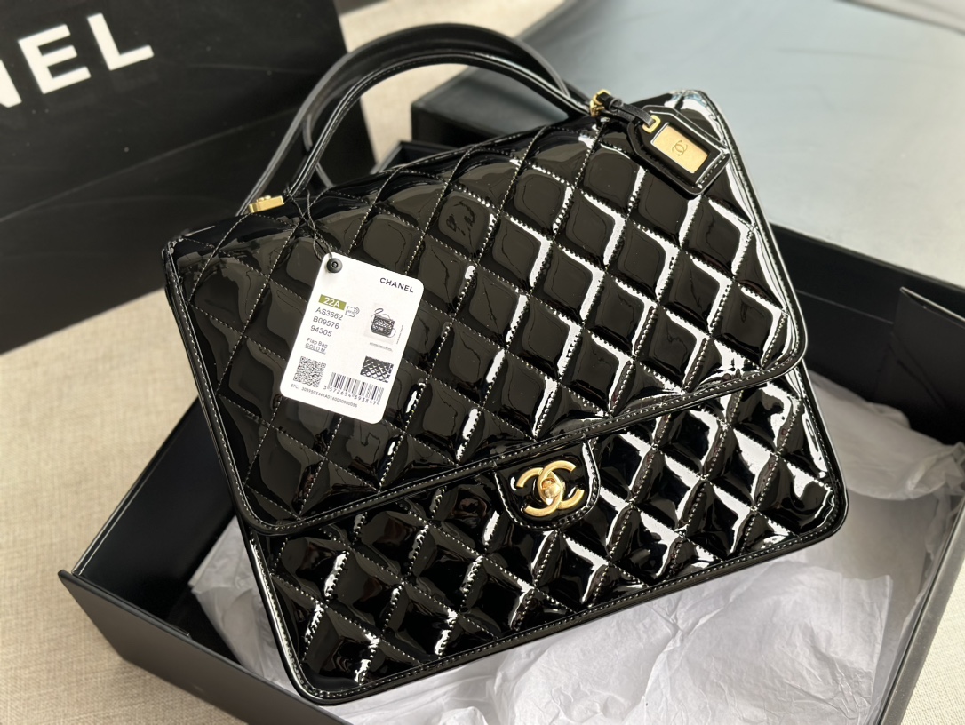Chanel Large Caviar Leather Messenger Bag