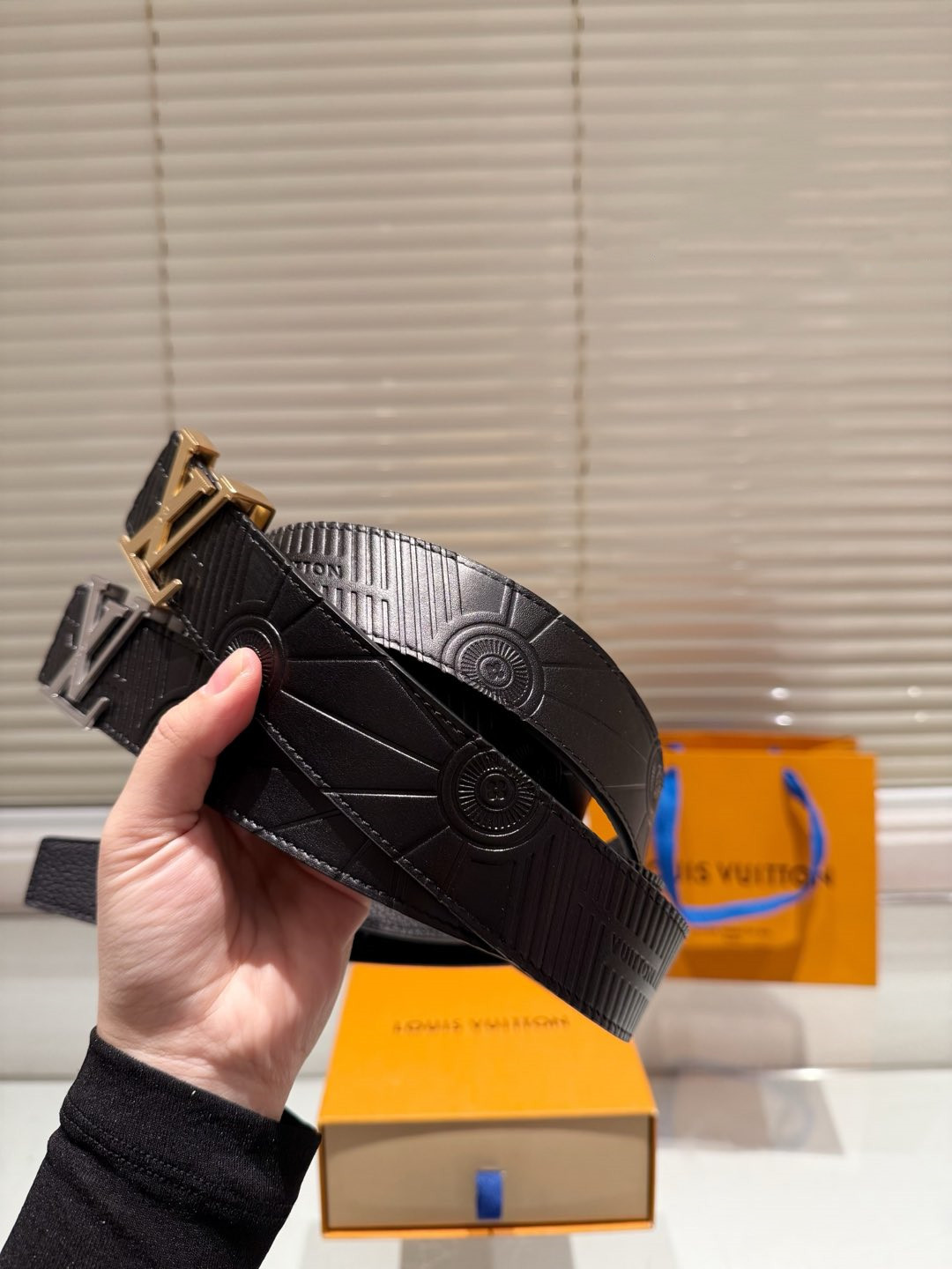 LV Classic Cowhide Leather Belt