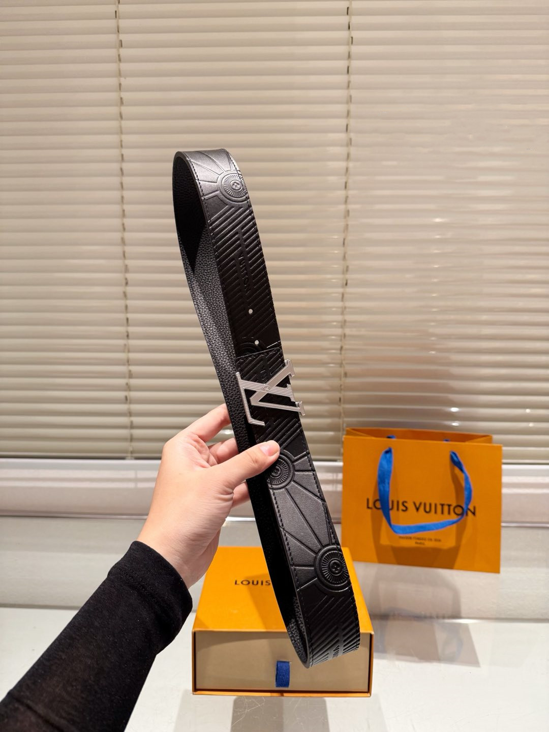 LV Classic Cowhide Leather Belt