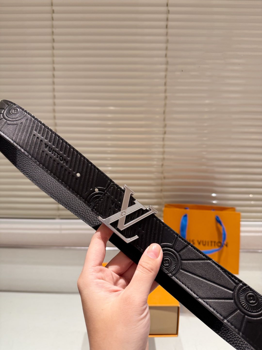 LV Classic Cowhide Leather Belt