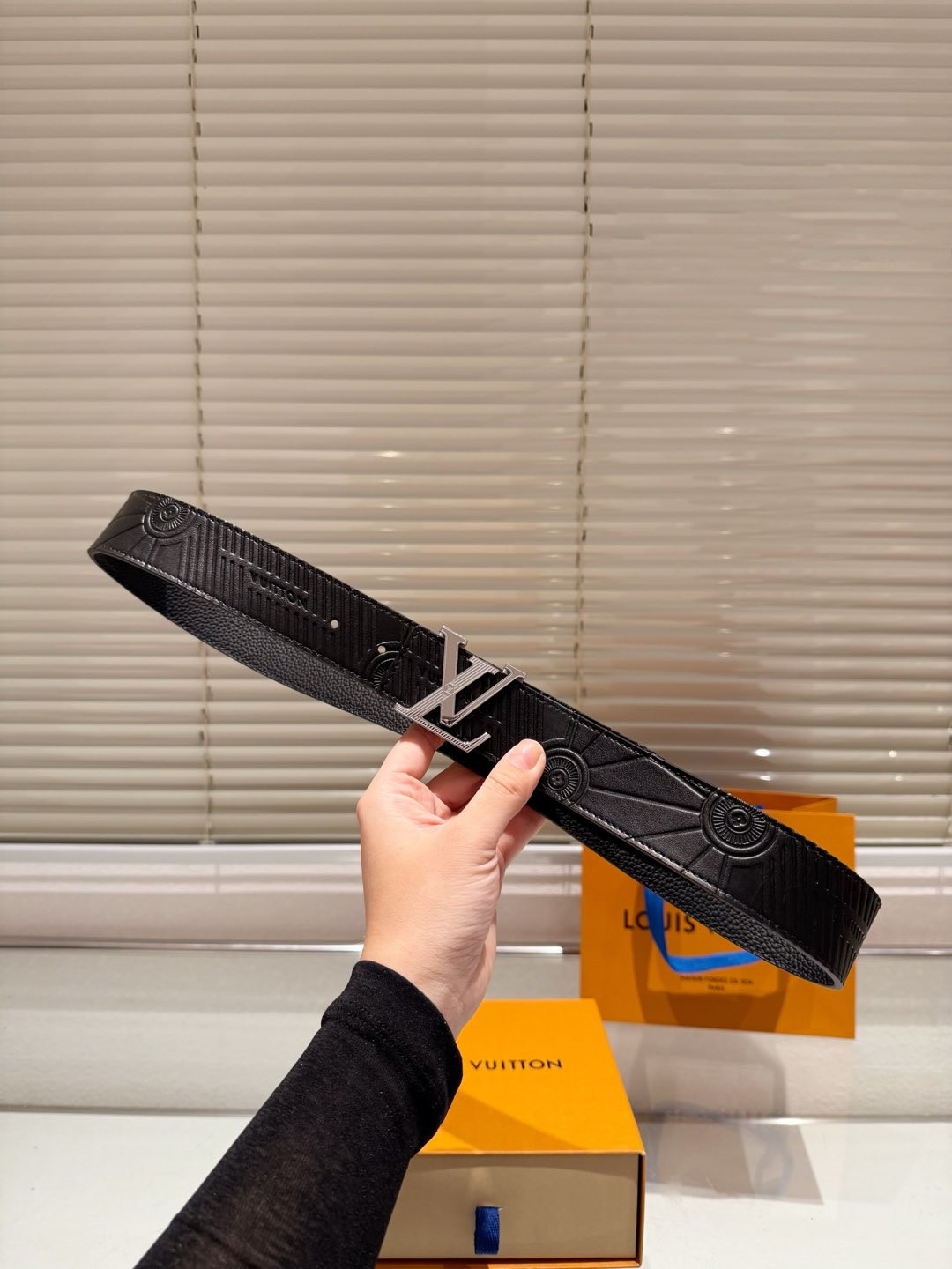 LV Classic Cowhide Leather Belt