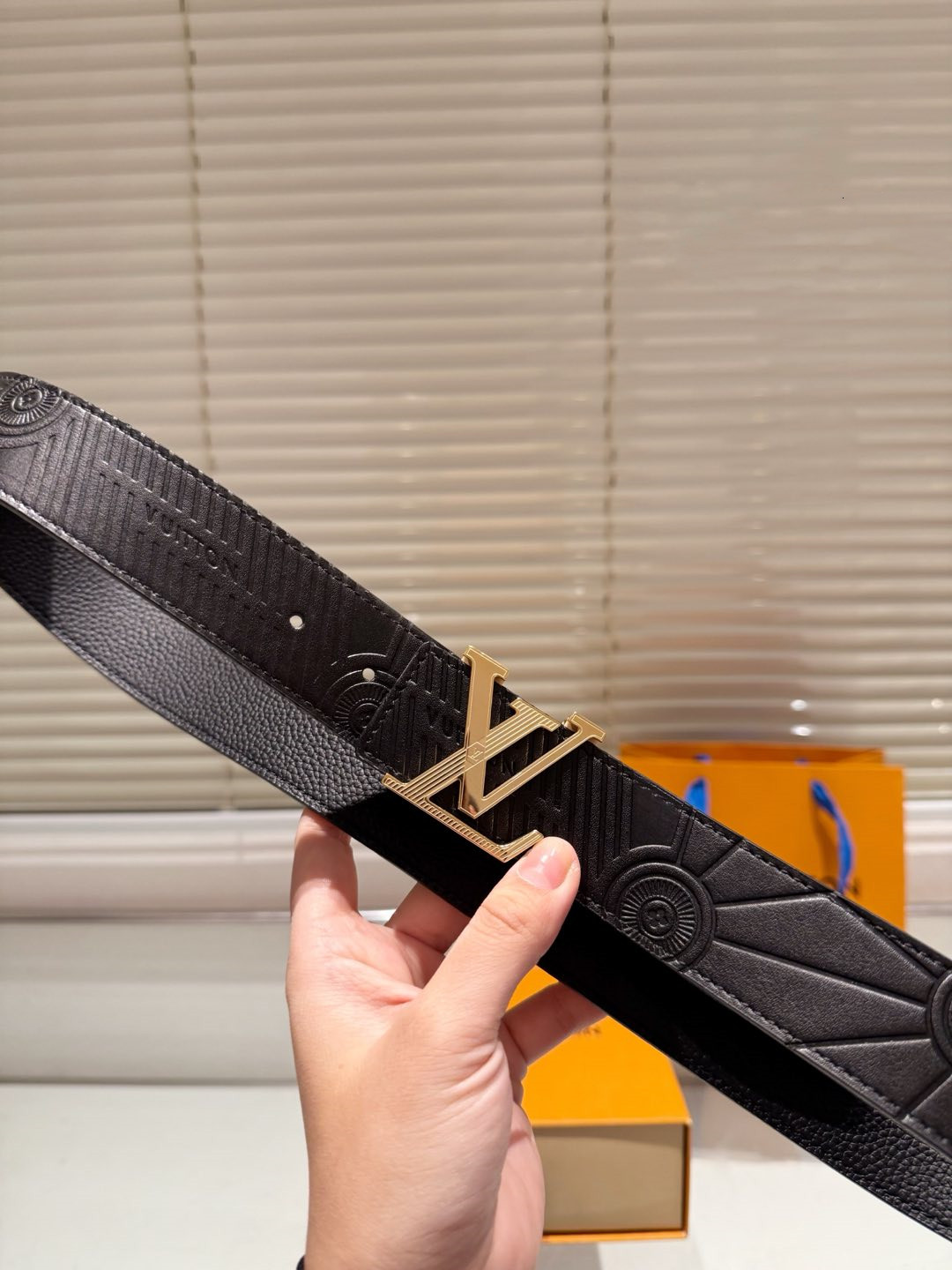 LV Classic Cowhide Leather Belt