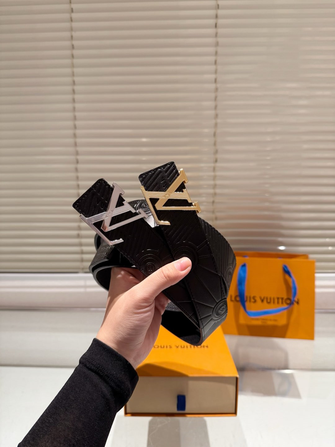 LV Classic Cowhide Leather Belt