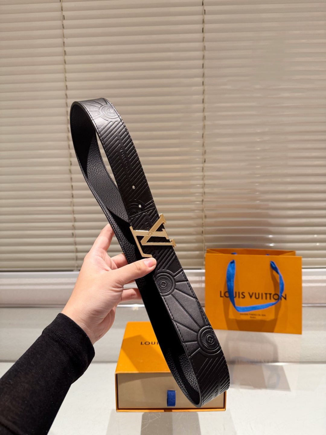 LV Classic Cowhide Leather Belt