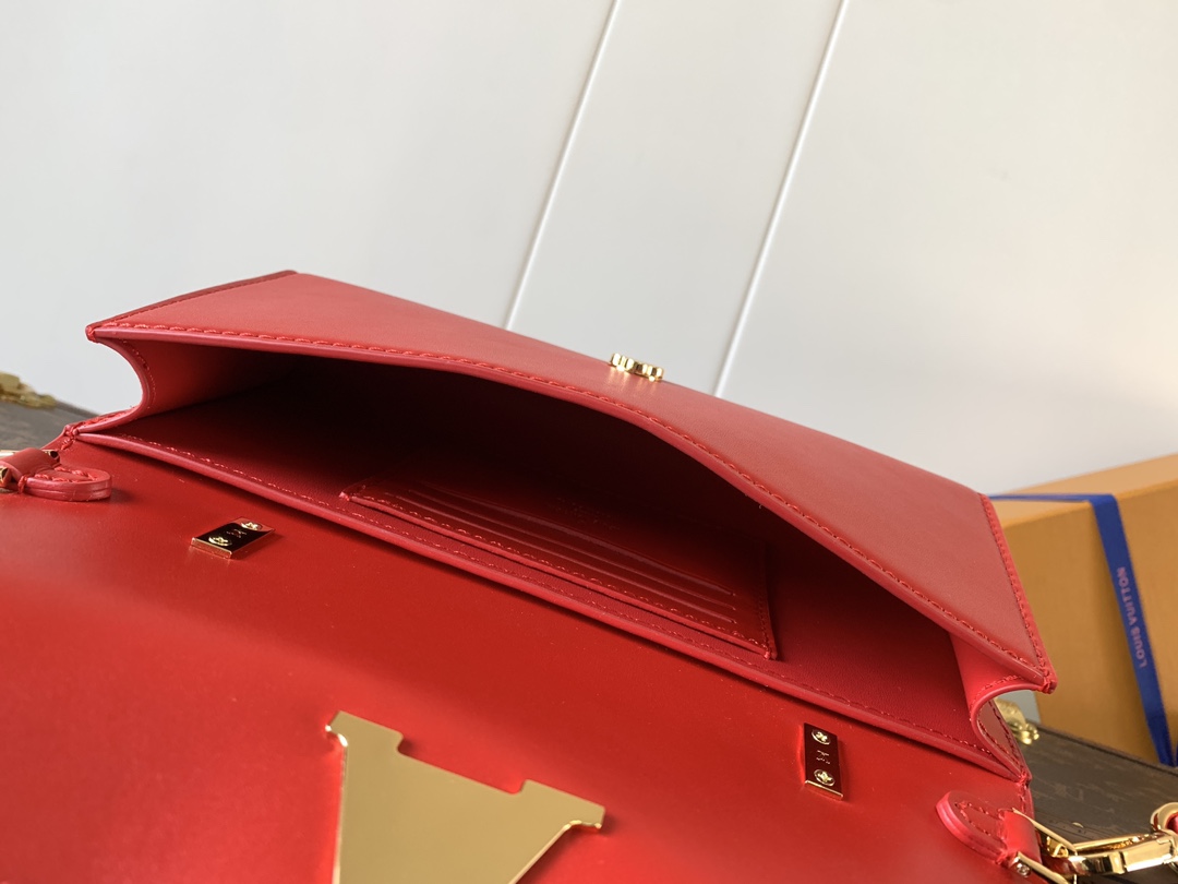 LV Capucines Chain Handbag