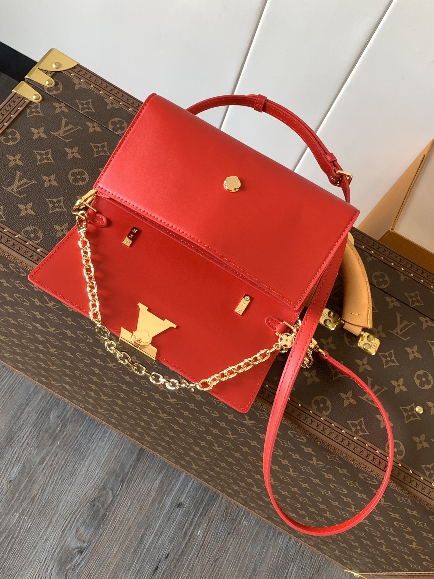 LV Capucines Chain Handbag