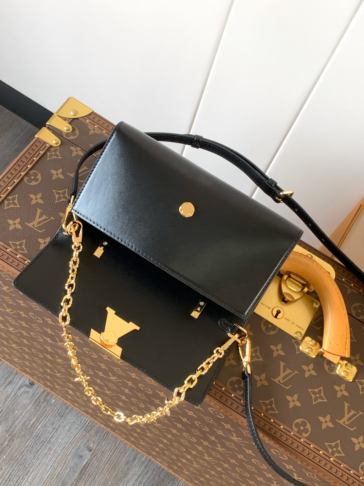 LV Capucines Chain Handbag