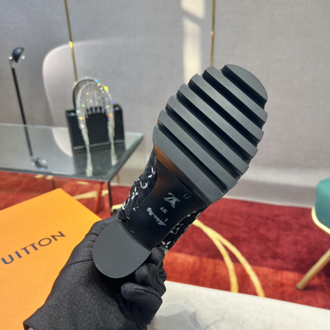 LV Star Trail Leather Ankle Boots