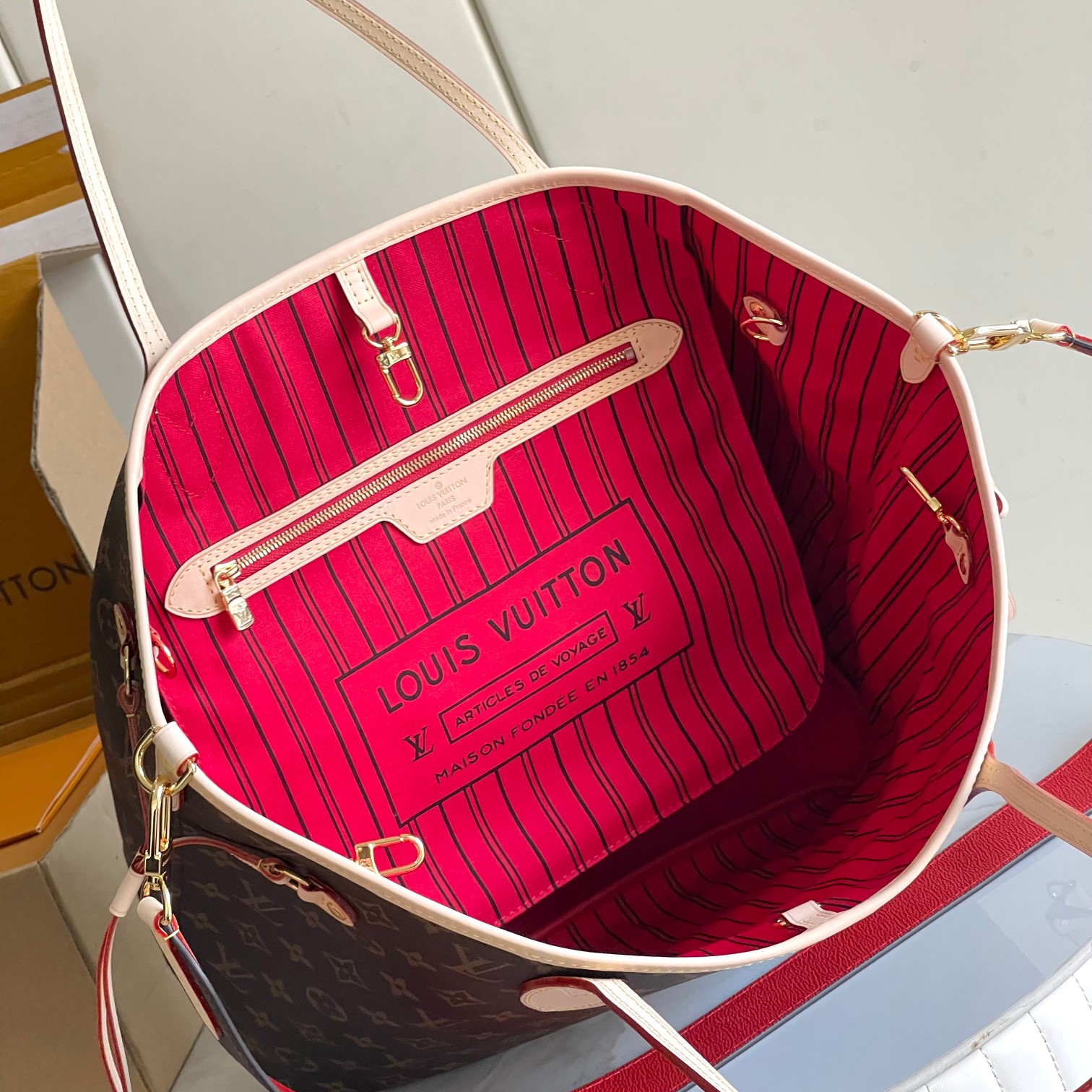 Louis Vuitton Neverfull Bandoulière Inside Out Medium Tote Bag