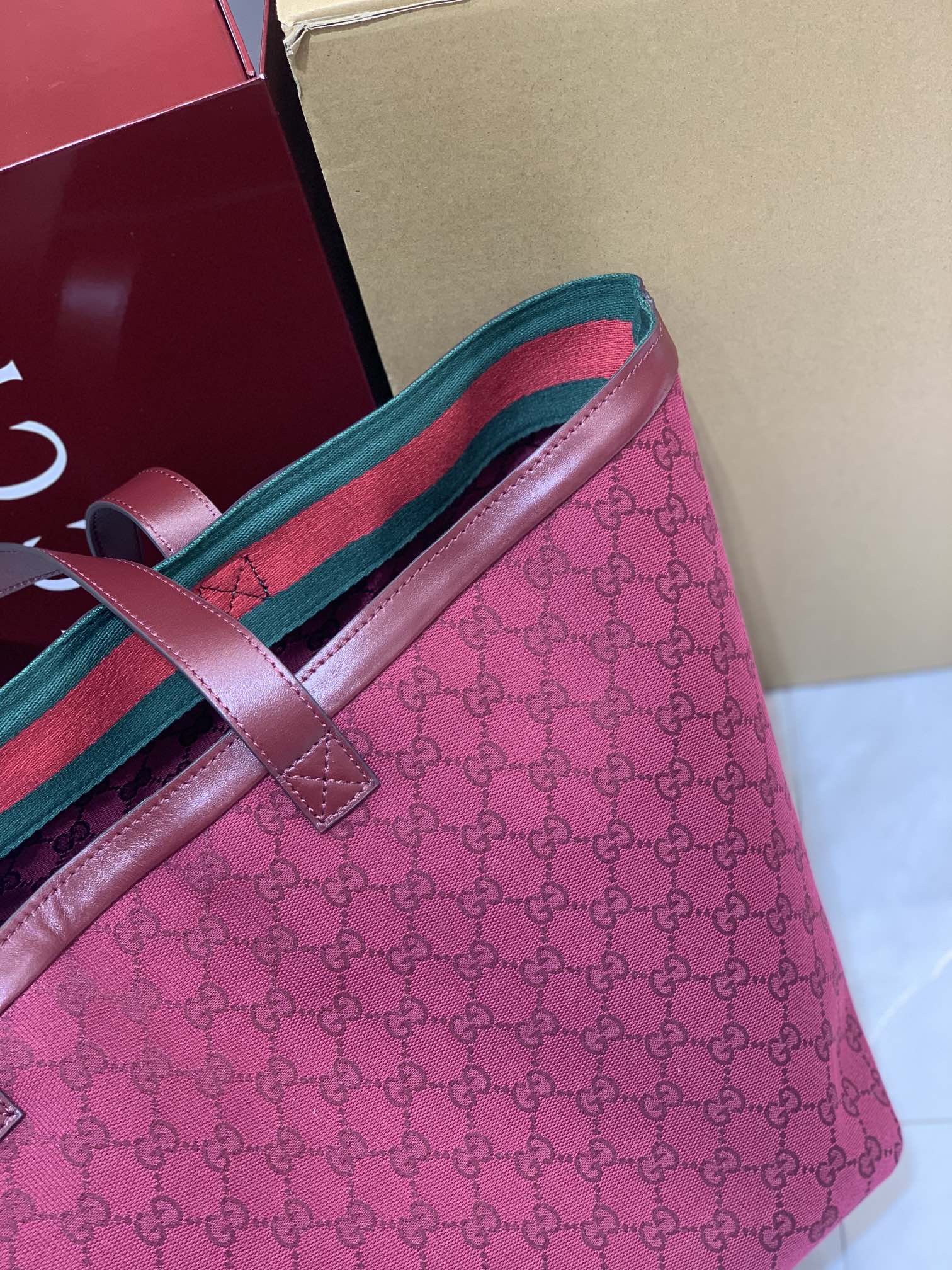 Gucci Totissima Medium Tote Bag