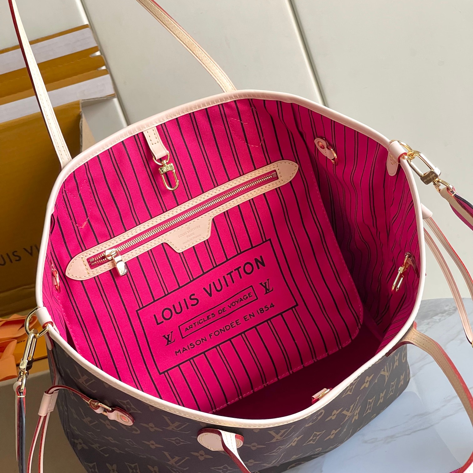 Louis Vuitton Neverfull Bandoulière Inside Out Medium Tote Bag