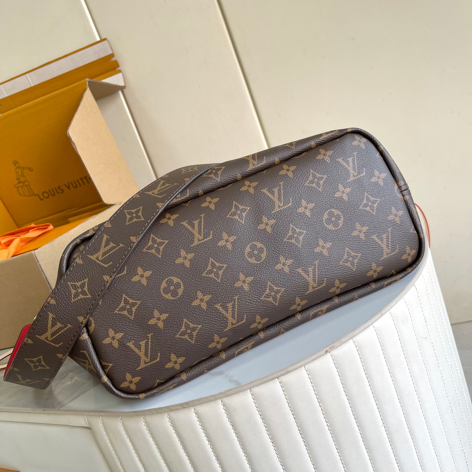 Louis Vuitton Neverfull Bandoulière Inside Out Medium Tote Bag