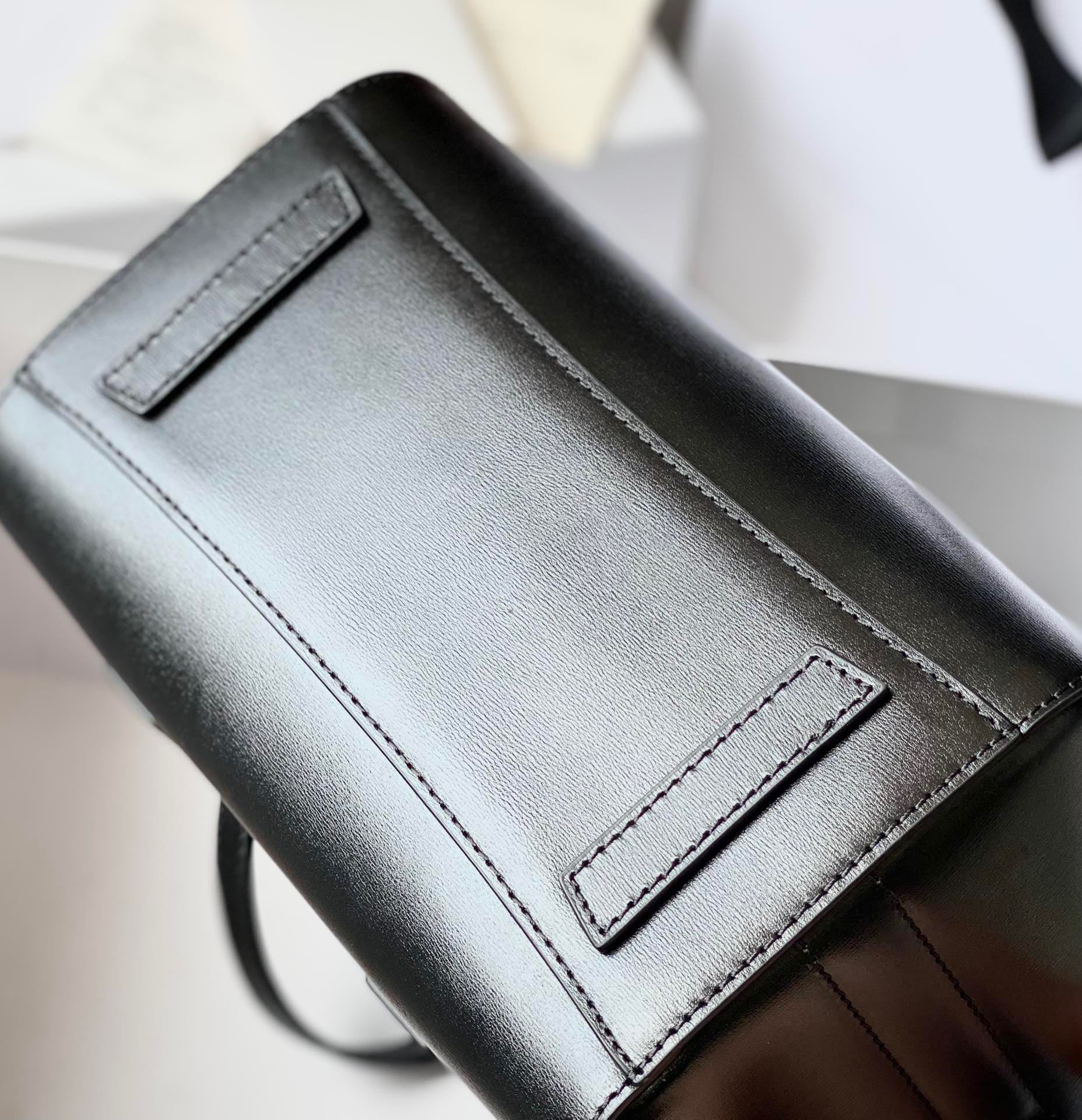 Givenchy Classic Antignoa Handbag