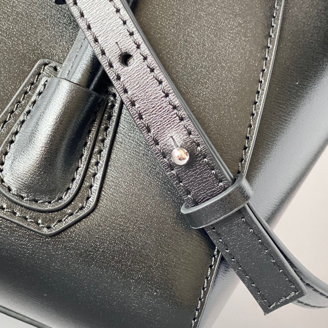 Givenchy Classic Antignoa Handbag