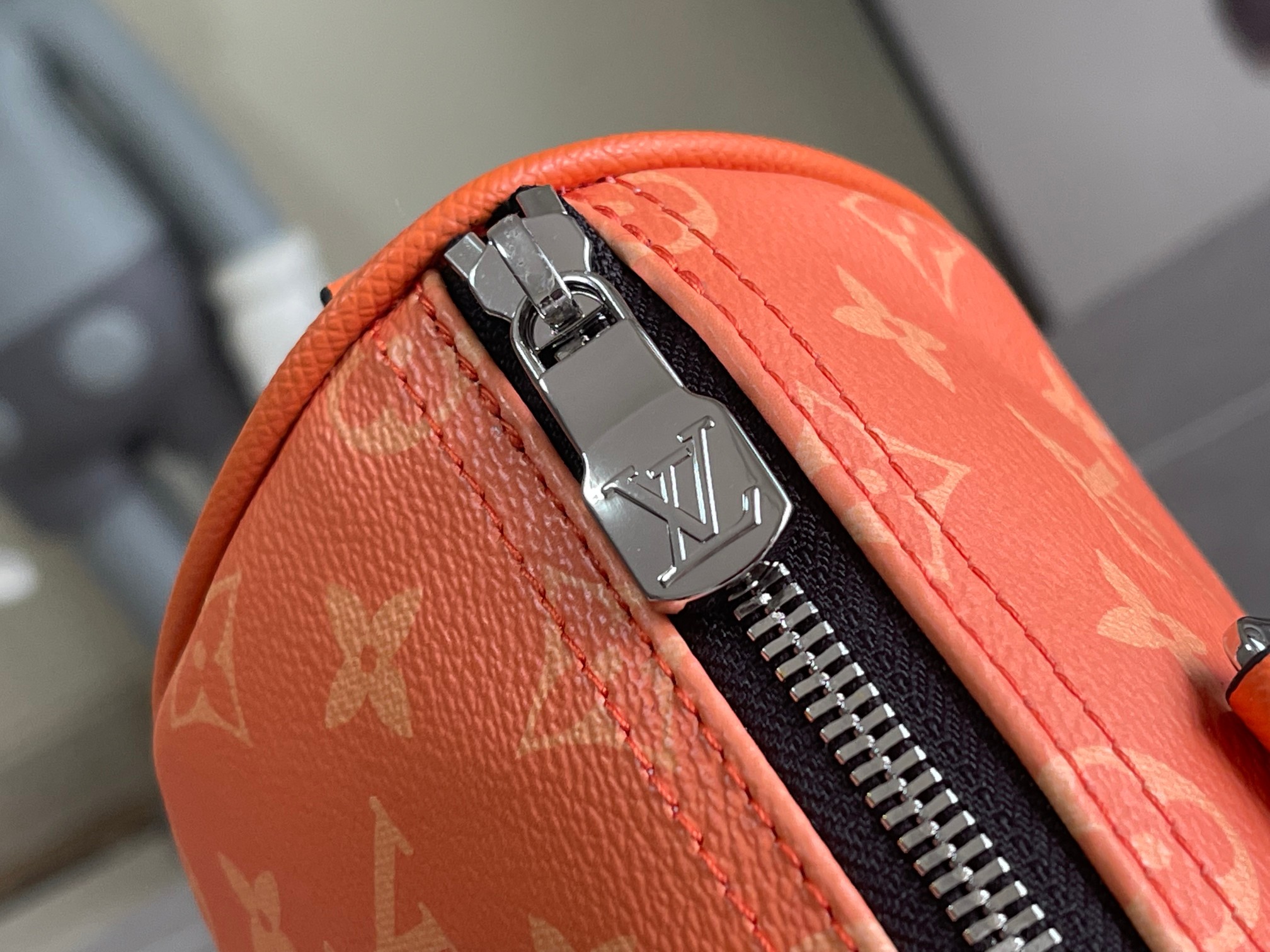 Louis Vuitton Keepall Bandoulière 25 Handbag