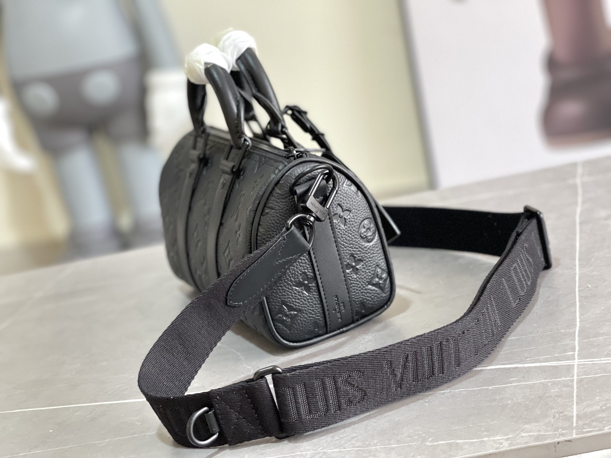 Louis Vuitton Keepall Bandoulière 25 Handbag