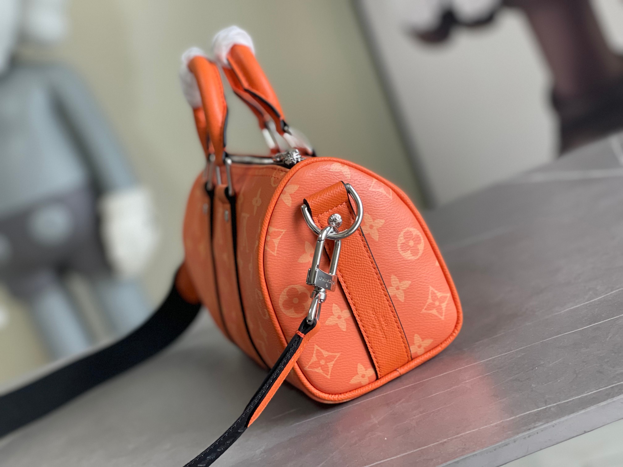 Louis Vuitton Keepall Bandoulière 25 Handbag