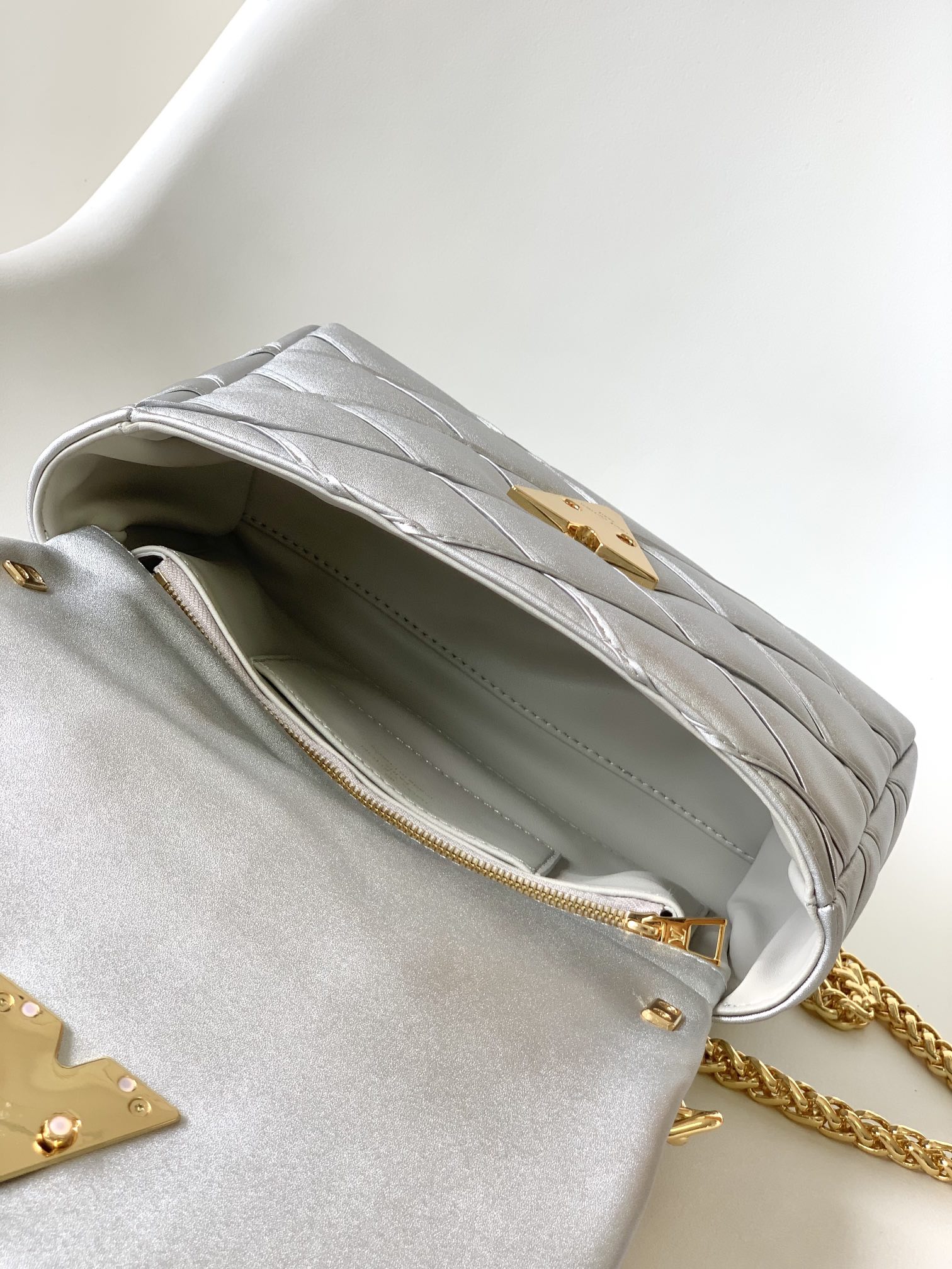 Louis Vuitton Checkerboard Cowhide Chain Bag