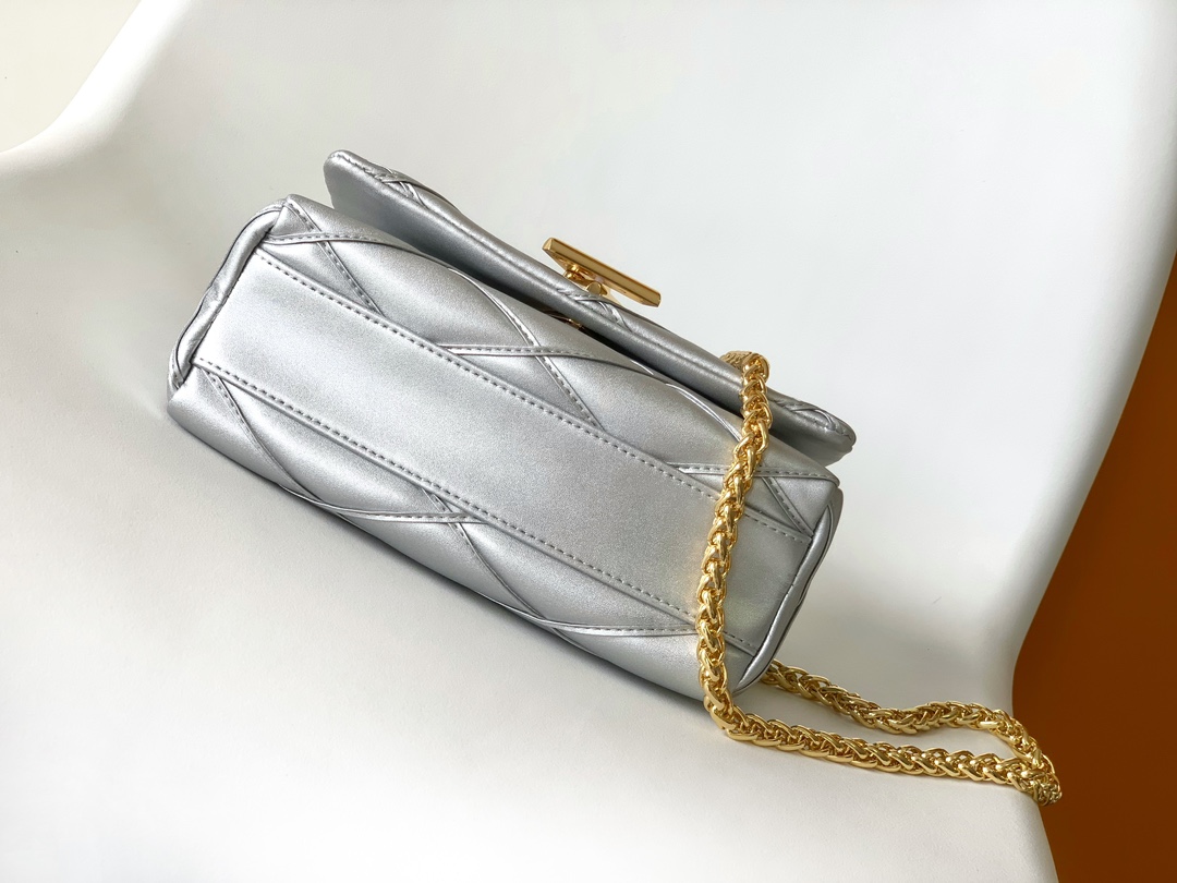 Louis Vuitton Checkerboard Cowhide Chain Bag