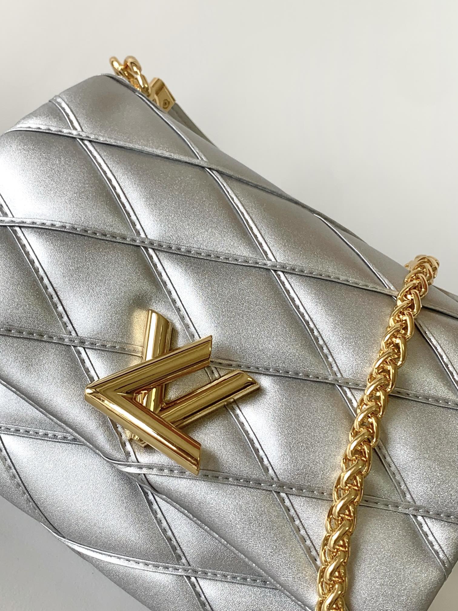 Louis Vuitton Checkerboard Cowhide Chain Bag