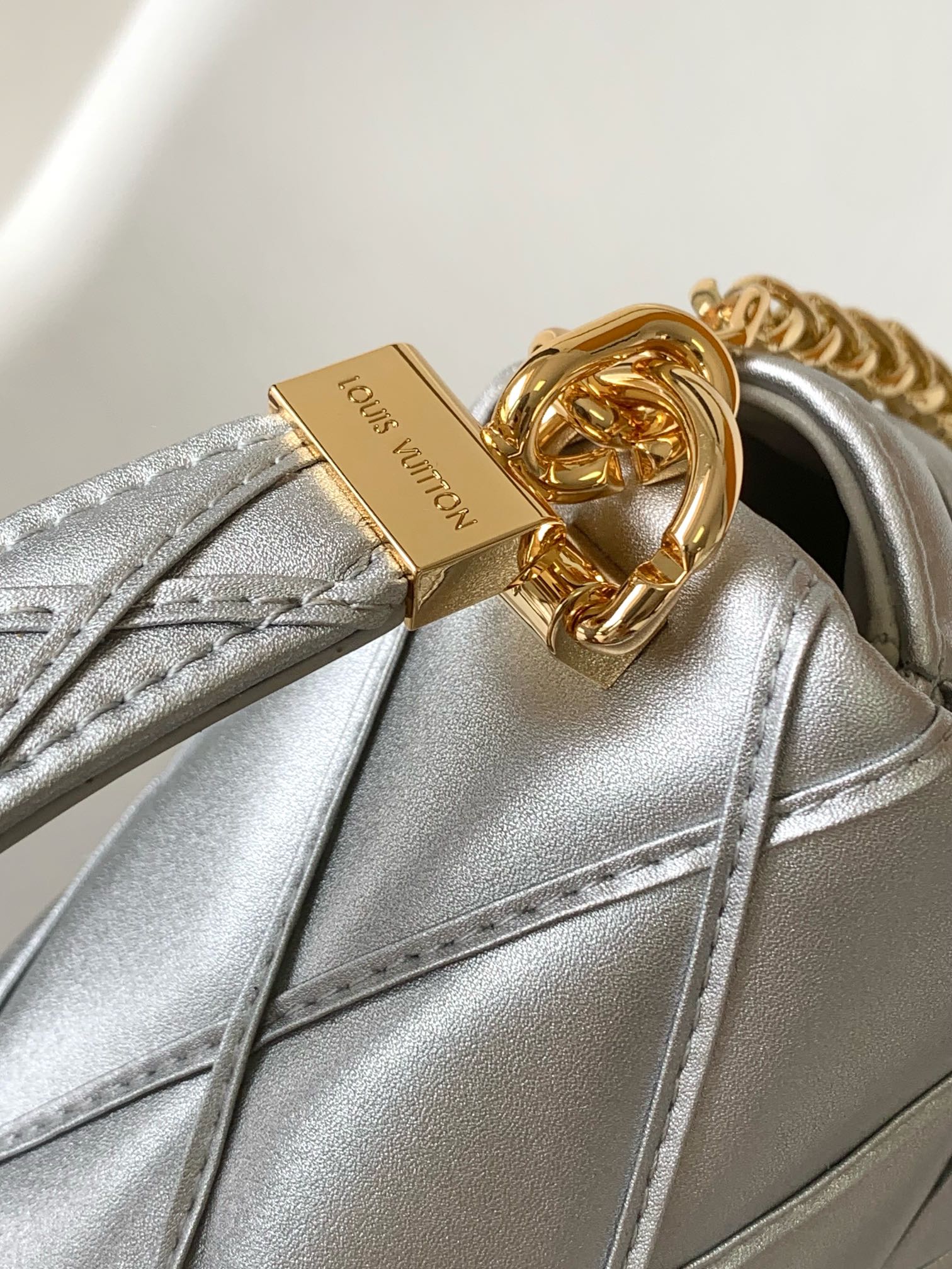 Louis Vuitton Checkerboard Cowhide Chain Bag