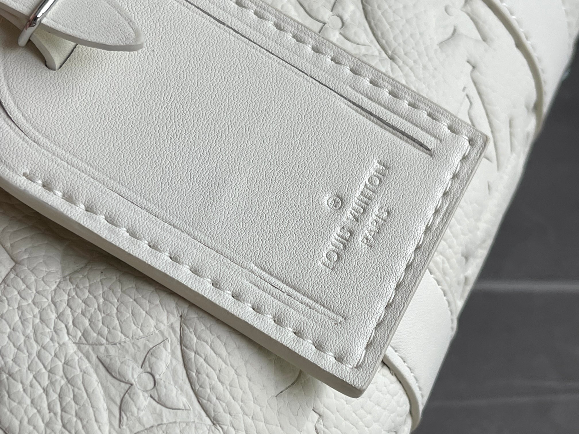 Louis Vuitton Keepall Bandoulière 25 Handbag