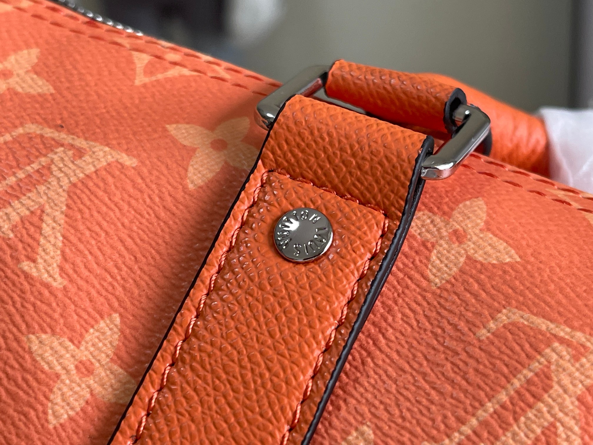 Louis Vuitton Keepall Bandoulière 25 Handbag