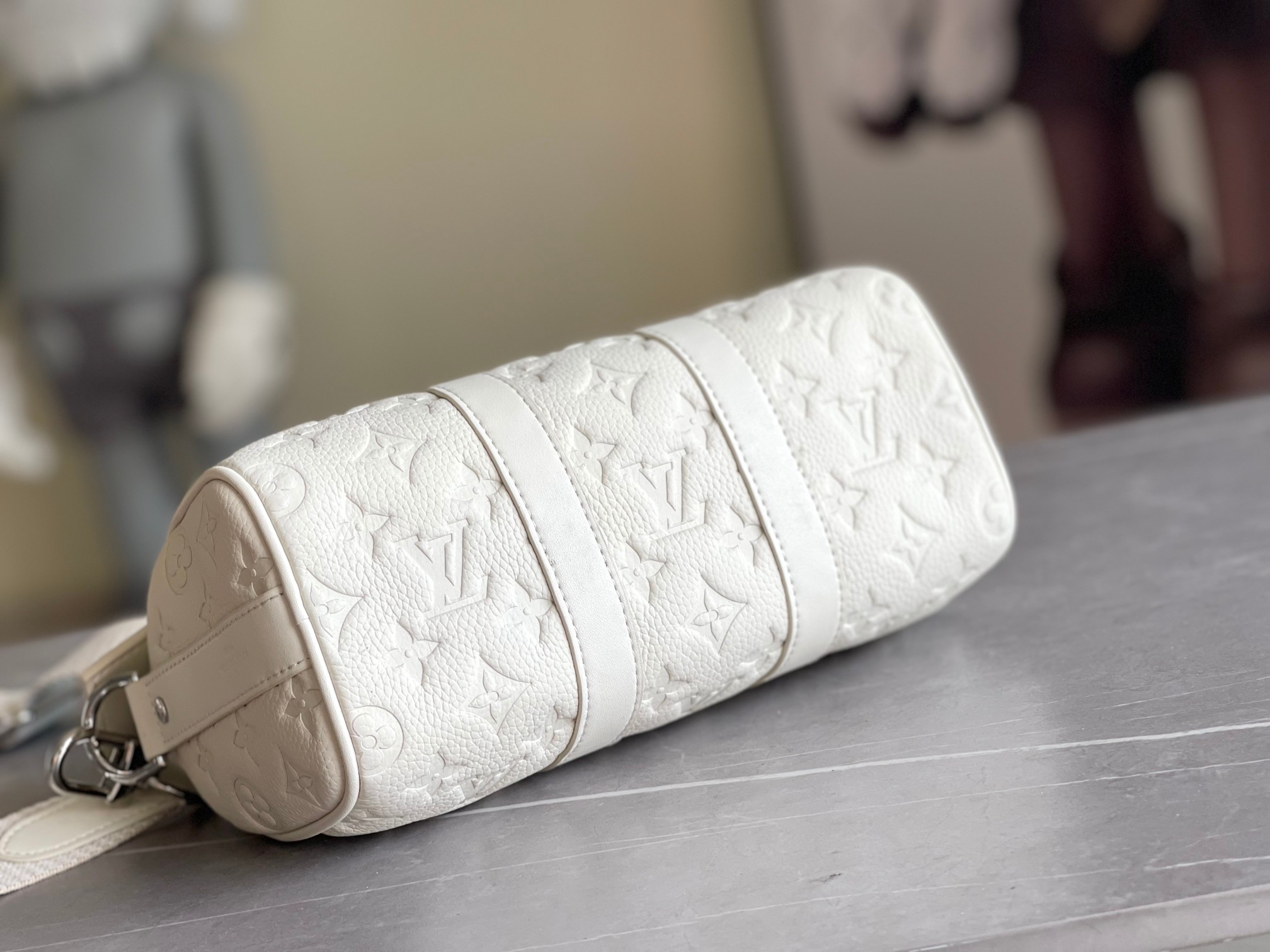 Louis Vuitton Keepall Bandoulière 25 Handbag