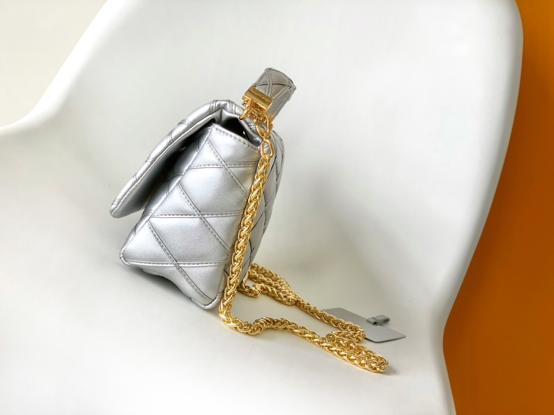 Louis Vuitton Checkerboard Cowhide Chain Bag